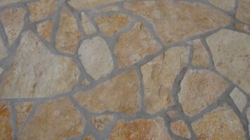 Flagstones Yellow Saliq uit Kroatie, kalksteen.